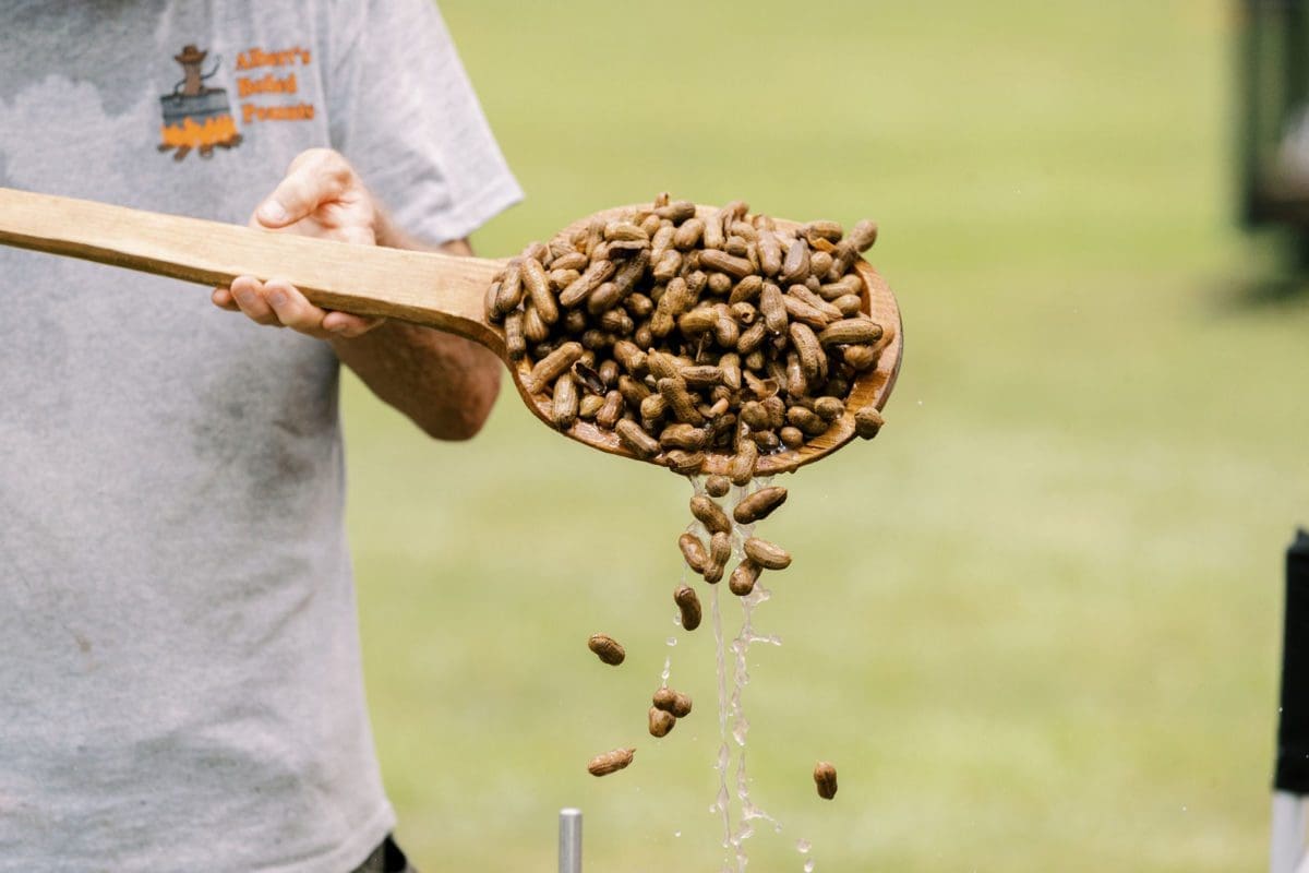 Mixing a batch of boiled peanuts